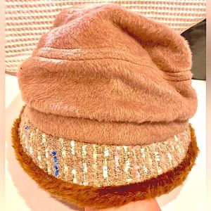NWOT SOFT & WARM HAT, UNIQUE PATTERN ON BRIM, COMES WITH BOW TO ATTACH